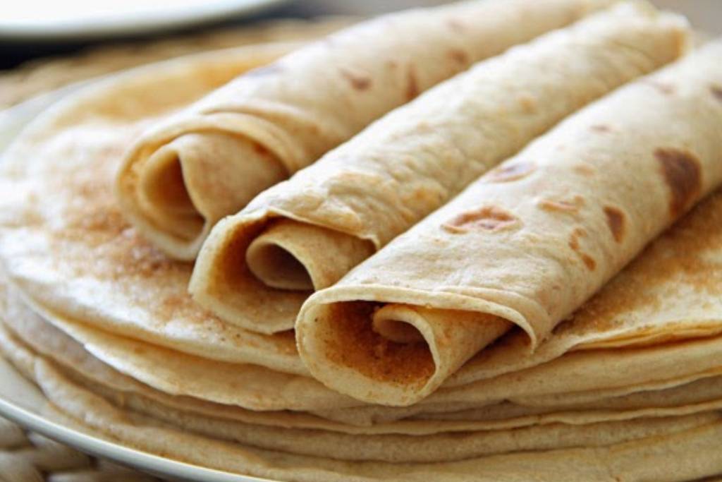 Massa de panqueca sem farinha, além de ficar super leve ainda é muito saborosa Massa de panqueca sem farinha, além de ficar super leve ainda é muito saborosa