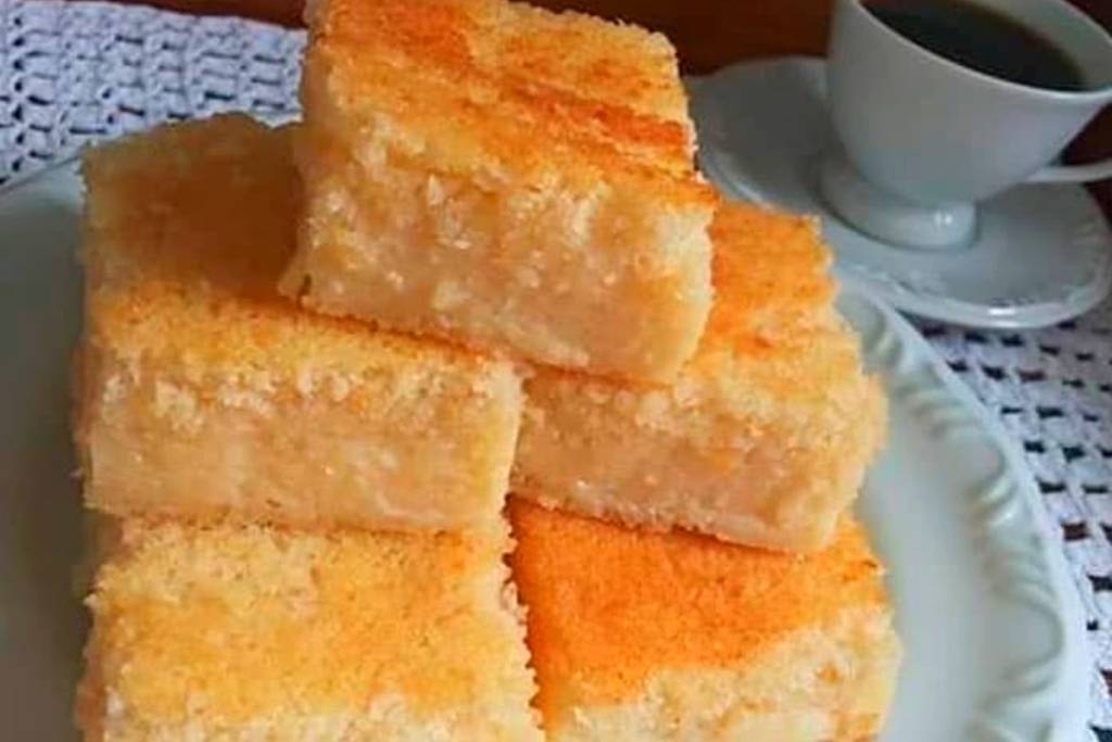 Misture coco queijo ovos e leite e prepare um delicioso bolo queijadinha, é só misturar e assar Misture coco queijo ovos e leite e prepare um delicioso bolo queijadinha, é só misturar e assar