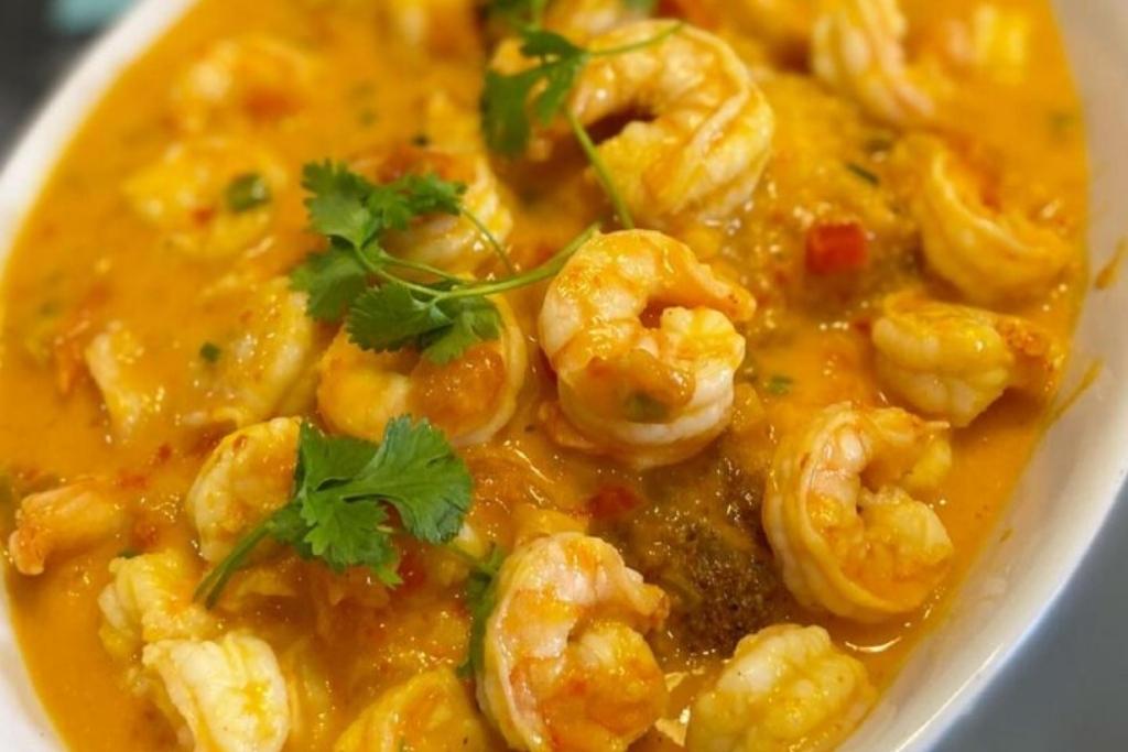 Moqueca de peixe com camarão o autêntico tempero baiano, fica perfeita Moqueca de peixe com camarão o autêntico tempero baiano, fica perfeita