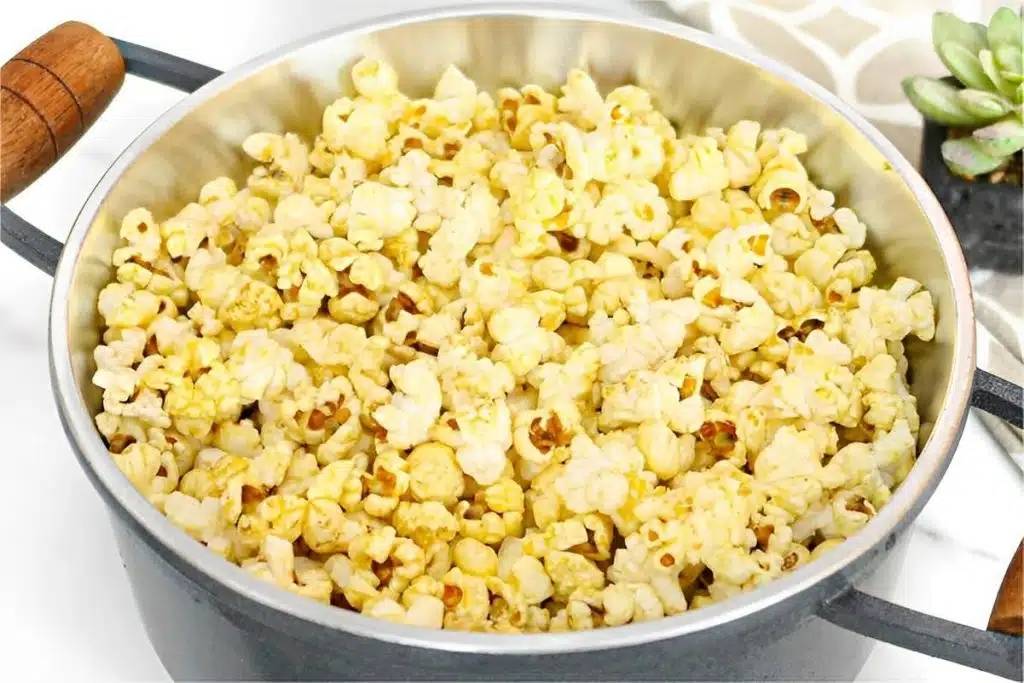 Os segredos da pipoca de cinema, uma pipoca amanteigada deliciosa para fazer na sua casa Os segredos da pipoca de cinema, uma pipoca amanteigada deliciosa para fazer na sua casa