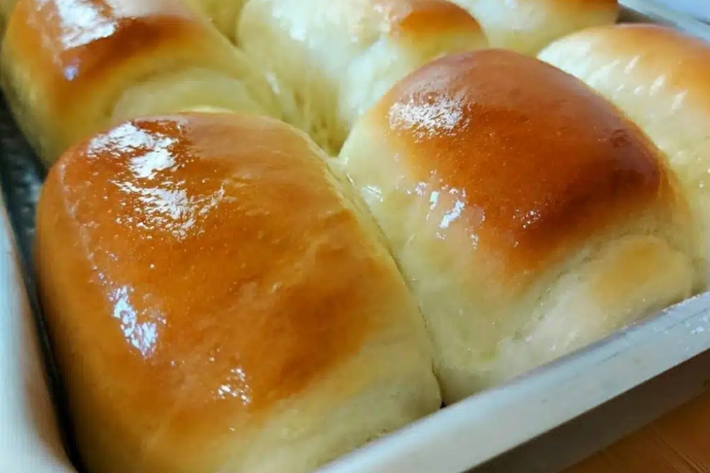 Pão caseiro fofinho que não precisa sovar, é uma delícia perfeita para o seu café ou lanche Pão caseiro fofinho que não precisa sovar, é uma delícia perfeita para o seu café ou lanche