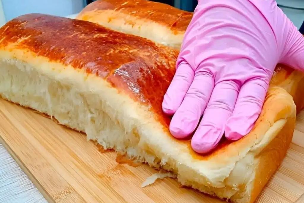 Pão caseiro mais fofinho do mundo, uma delícia para o seu café da manhã ou lanche Pão caseiro mais fofinho do mundo, uma delícia para o seu café da manhã ou lanche