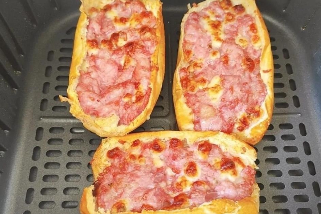 Pão com linguiça na airfryer, o pão fica suculento crocante ao mesmo tempo Pão com linguiça na airfryer, o pão fica suculento crocante ao mesmo tempo
