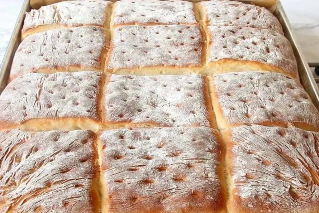 Pão de massa mole, tem uma textura leve e muito fofinho Pão de massa mole, tem uma textura leve e muito fofinho