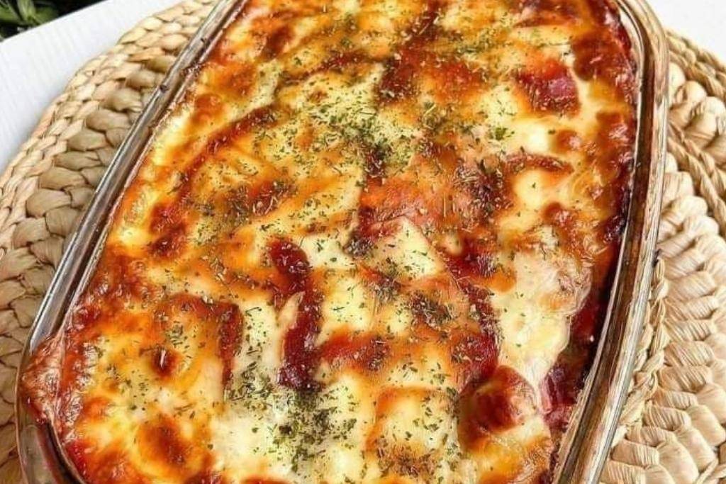 Parmegiana de carne moída cremosa, para incrementar o seu almoço de domingo Parmegiana de carne moída cremosa, para incrementar o seu almoço de domingo