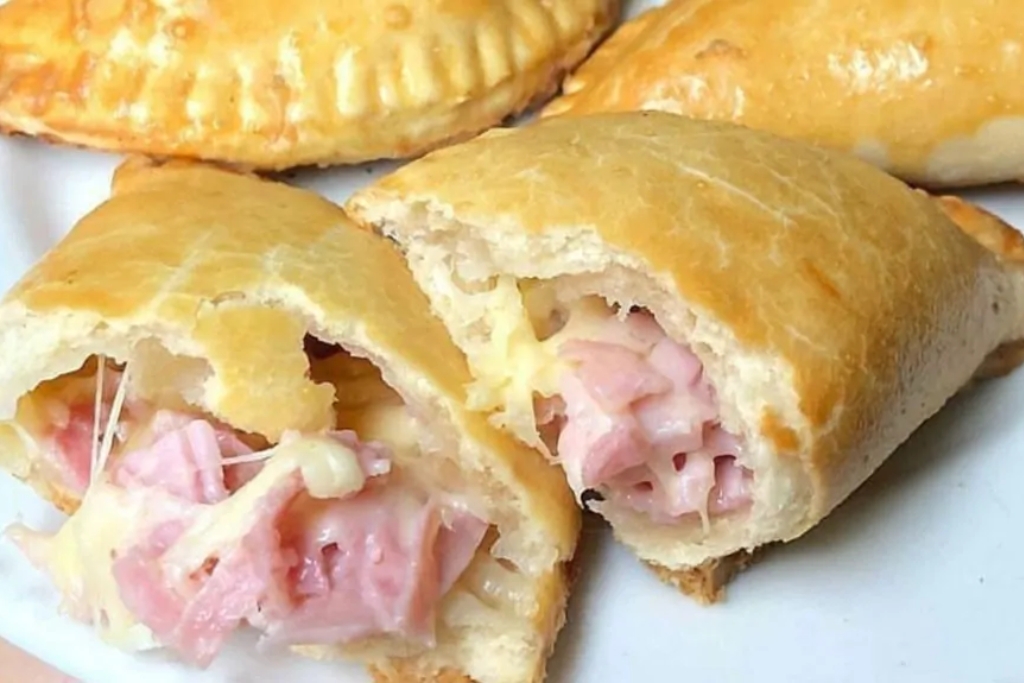 Pastel de forno com 4 ingredientes, fica uma delícia e melhor que os de feira Pastel de forno com 4 ingredientes, fica uma delícia e melhor que os de feira
