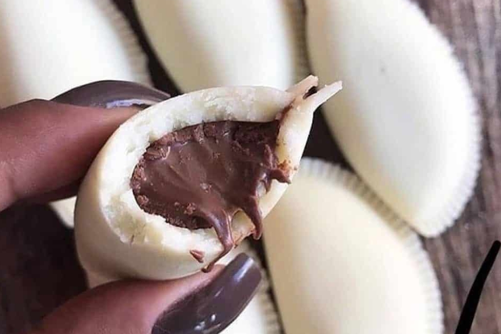 Pastel de leite ninho com nutella, para deixar todo mundo com água na boca Pastel de leite ninho com nutella, para deixar todo mundo com água na boca