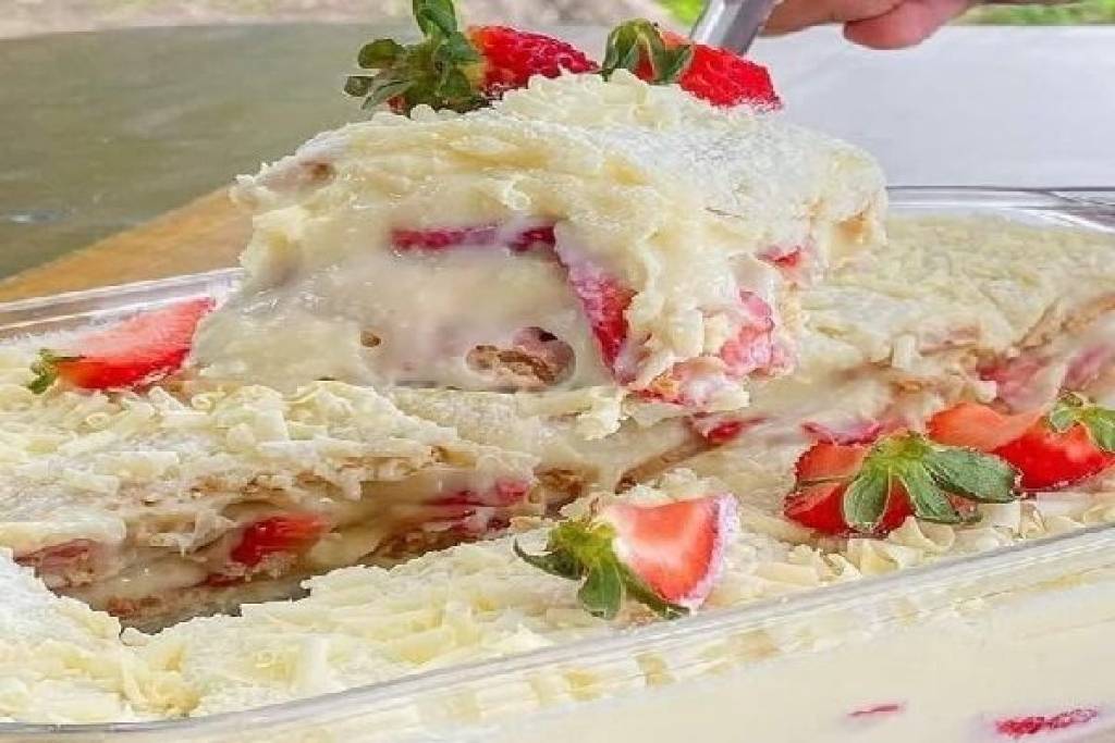 Pavê de leite ninho com morango, uma sobremesa deliciosa e perfeita para o fim de semana Pavê de leite ninho com morango, uma sobremesa deliciosa e perfeita para o fim de semana
