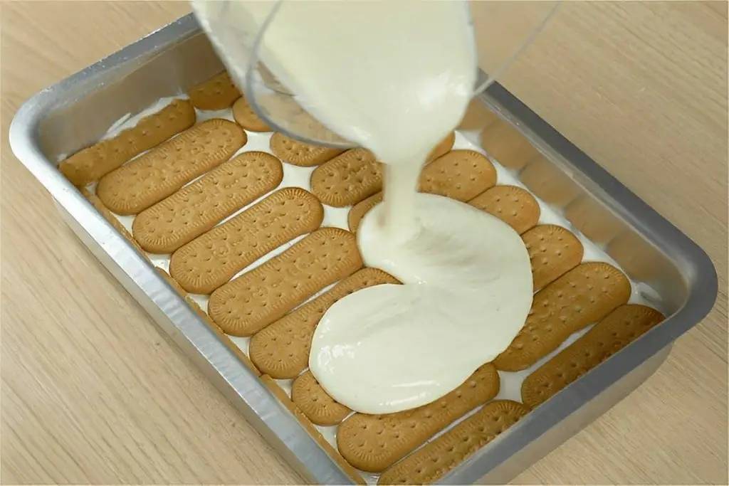 Pavê simples de limão, uma sobremesa barata e deliciosa para adoçar o fim de semana Pavê simples de limão, uma sobremesa barata e deliciosa para adoçar o fim de semana