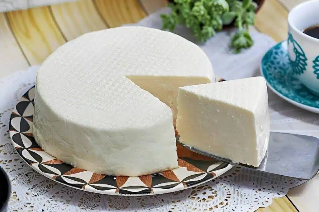 Queijo minas caseiro muito fácil de fazer e fica uma delícia, igual aos vendidos no mercado Queijo minas caseiro muito fácil de fazer e fica uma delícia, igual aos vendidos no mercado