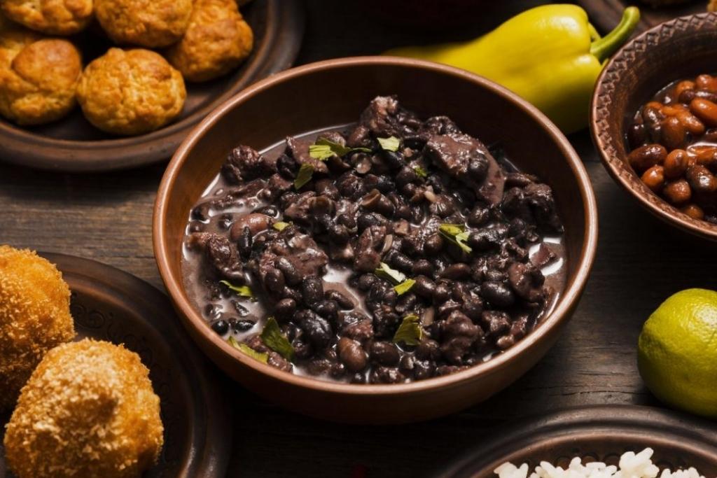 Receita de feijoada um dos pratos mais tradicionais da culinária brasileira Receita de feijoada um dos pratos mais tradicionais da culinária brasileira