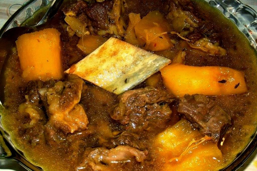 Receita de vaca atolada, é daquelas receitinhas da vovó que são de dar água na boca Receita de vaca atolada, é daquelas receitinhas da vovó que são de dar água na boca