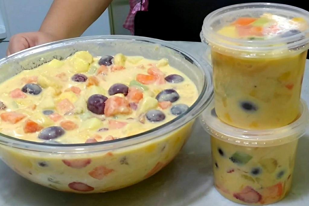 Salada de frutas de natal, pensa numa sobremesa linda e saborosa Salada de frutas de natal, pensa numa sobremesa linda e saborosa