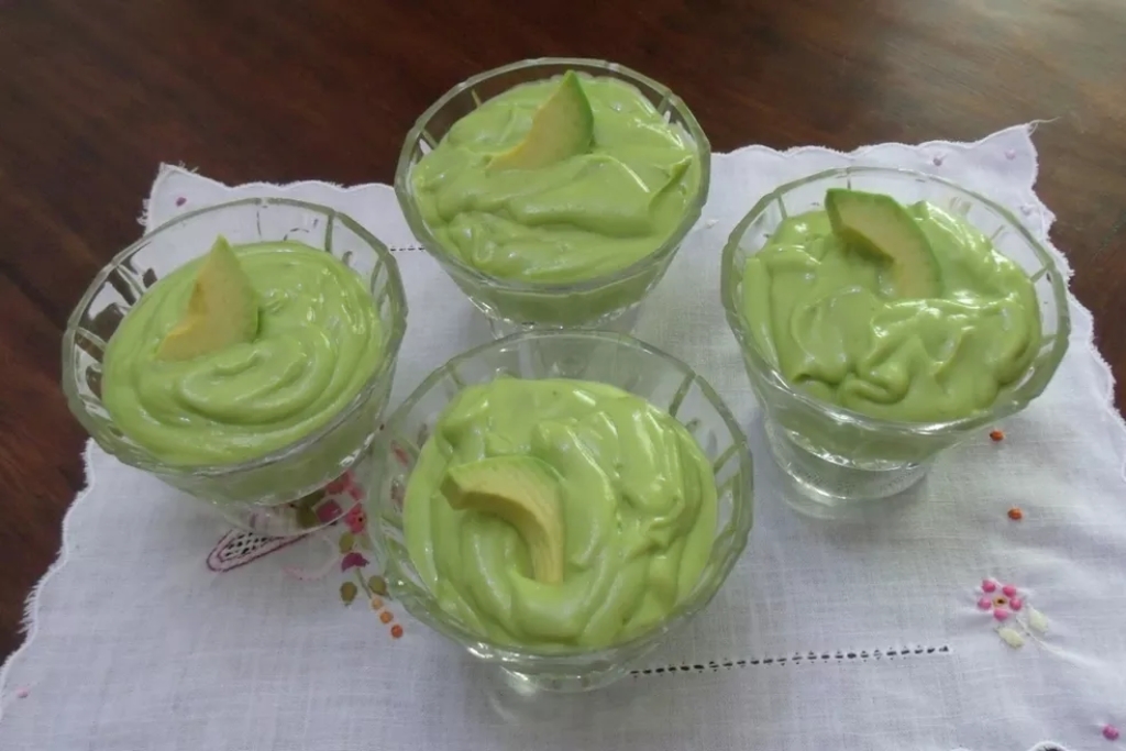 Sobremesa de abacate que tem uma cremosidade incomparável, é deliciosa e refrescante Sobremesa de abacate que tem uma cremosidade incomparável, é deliciosa e refrescante