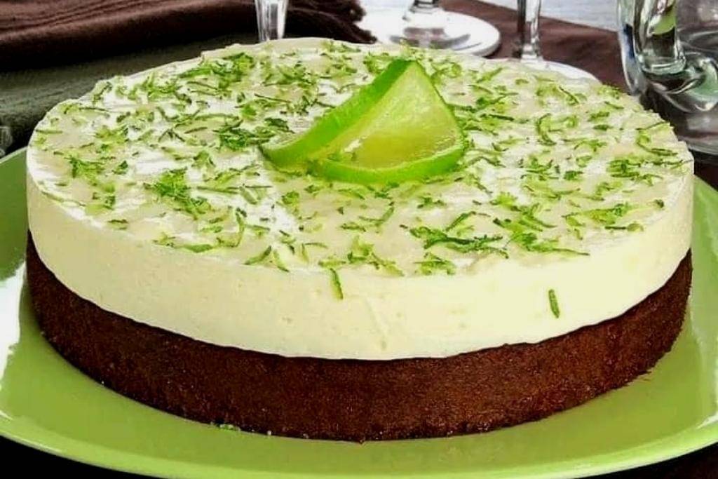 Torta brownie com mousse de limão tão fácil de fazer incrível Torta brownie com mousse de limão tão fácil de fazer incrível