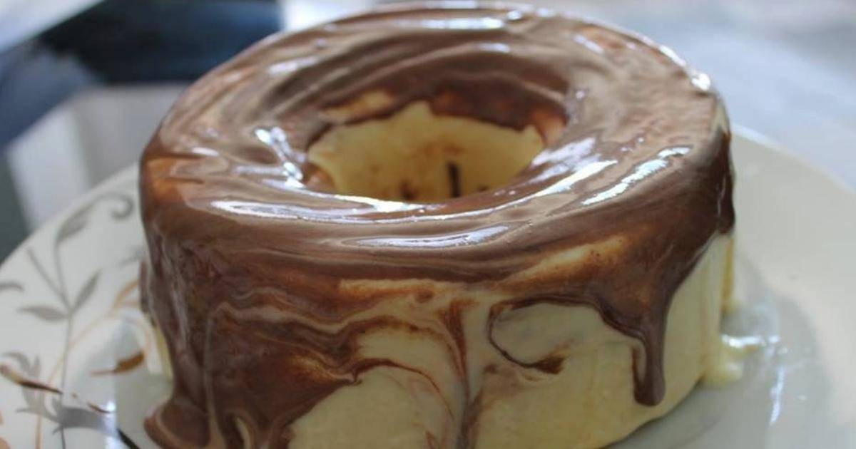 Torta de sorvete com calda de chocolate, a sobremesa que não pode faltar no seu almoço Torta de sorvete com calda de chocolate, a sobremesa que não pode faltar no seu almoço