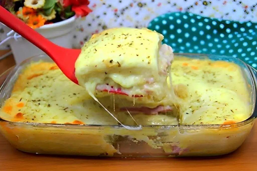 Torta de batata com recheio de presunto e queijo uma refeição deliciosa e fácil de preparar Torta de batata com recheio de presunto e queijo uma refeição deliciosa e fácil de preparar