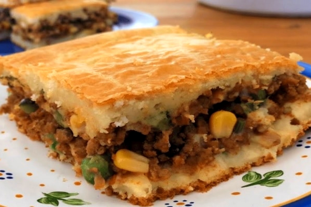 Torta de carne moída com creme de leite, muito fácil de fazer e fica uma delícia Torta de carne moída com creme de leite, muito fácil de fazer e fica uma delícia