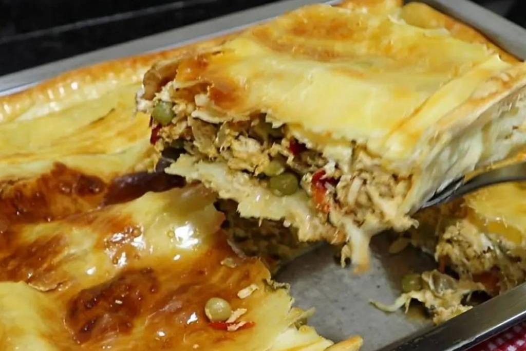 Torta de frango com massa de pastel, perfeito para um jantar Torta de frango com massa de pastel, perfeito para um jantar