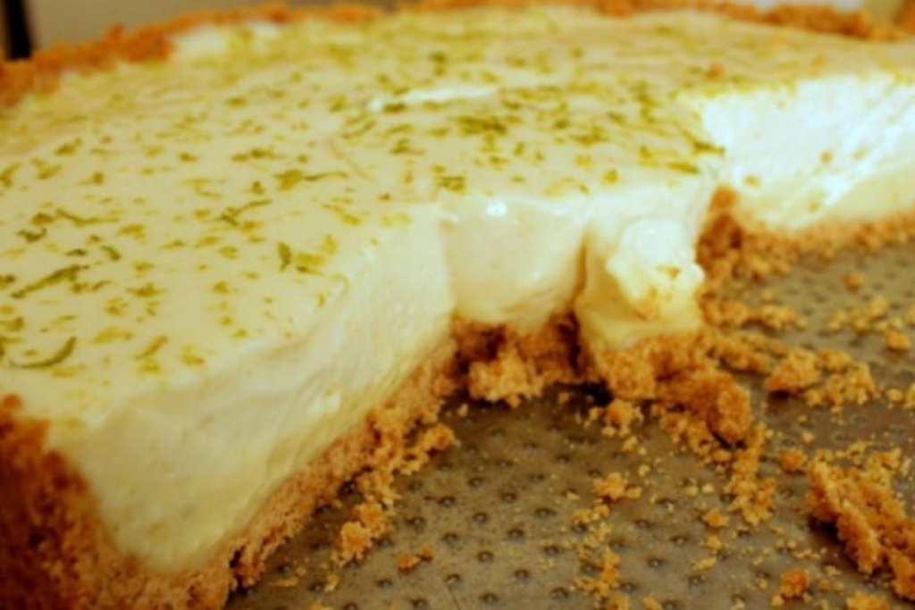 Torta de limão, refrescante e não pode faltar após um almoço ou jantar Torta de limão, refrescante e não pode faltar após um almoço ou jantar