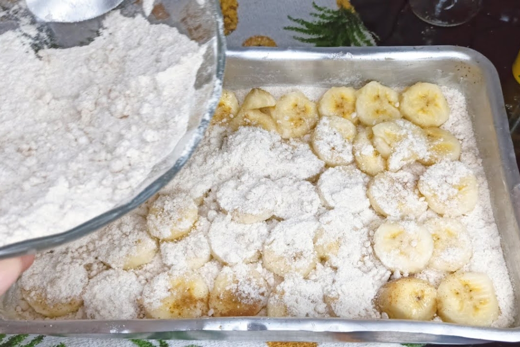 Torta de preguiçoso com banana o resultado é incrivelmente saboroso, só experimentando para saber Torta de preguiçoso com banana o resultado é incrivelmente saboroso, só experimentando para saber