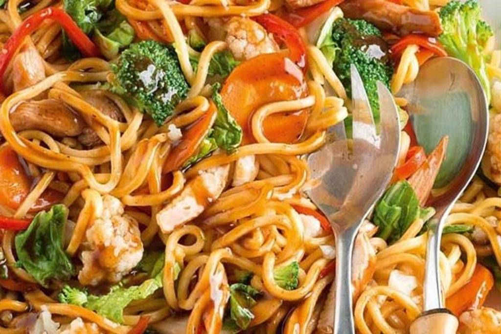 Yakisoba original, simples e descomplicada de preparar o melhor macarrão oriental Yakisoba original, simples e descomplicada de preparar o melhor macarrão oriental