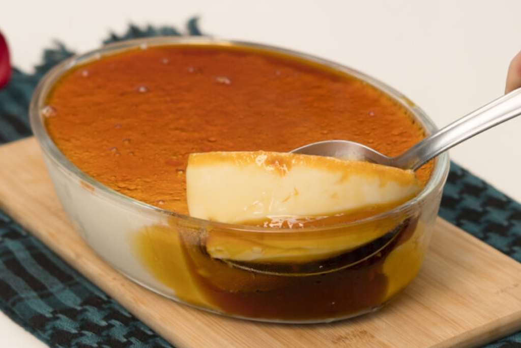 Pudim de maisena na travessa ele não vai ao forno, perfeito para almoço de Pascoa Pudim de maisena na travessa ele não vai ao forno, perfeito para almoço de Pascoa