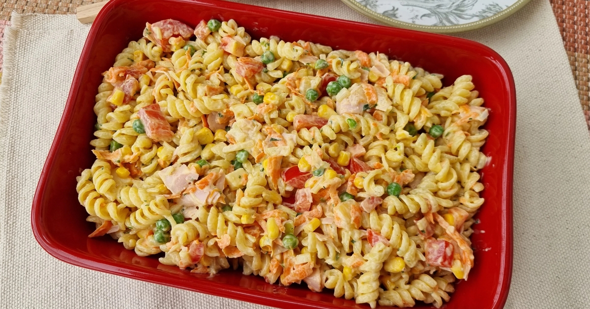 Salada de macarrão ou macarronese receita clássica e saudável Salada de macarrão ou macarronese receita clássica e saudável